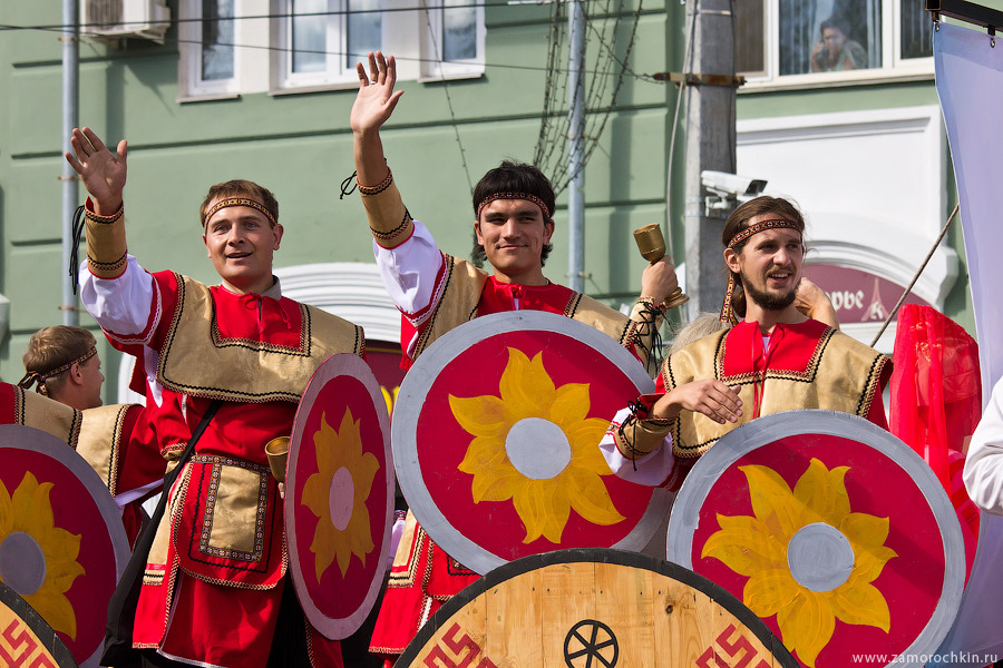 Театрализованный парад 'ВСЕ мы - Россия'. Тысячелетие единения мордовского народа с народами государства Российского