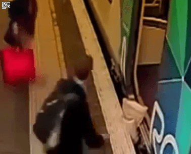 지하철에서 아이손을 꼭 잡아야 하는 이유 | 인스티즈