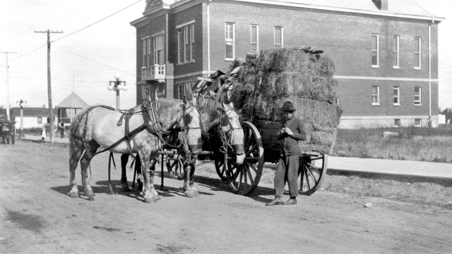 24 Rare Vintage Photographs That Capture Everyday Life in Saskatchewan