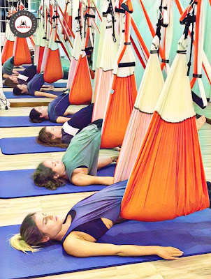 yoga, aeroyoga, aerial yoga, yoga aereo, yoga aerea, air yoga, certificacion, formacion, acreditacion, profesorado, ejercicios, salud, bienestar, puente yoga aéreo