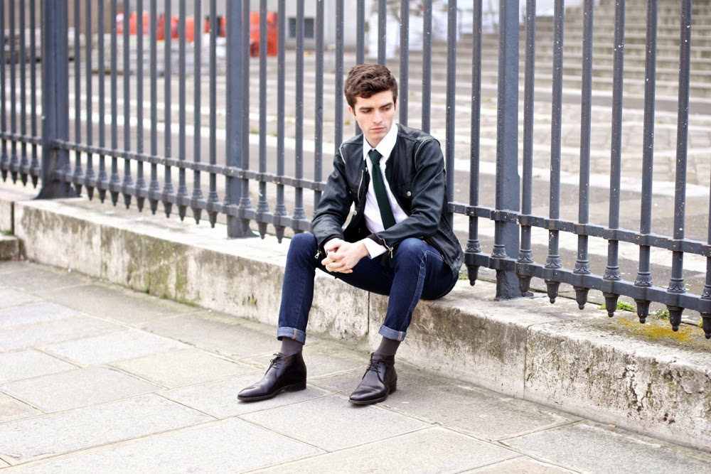 BLOG-MODE-HOMME-PREPPY-STYLE_Dries-Van-Noten_Jeans-slim_Boots-Weston-Cravate-tricot-vert_Paris-Ursul-mensfashion-dandy