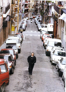 Joan Manuel Serrat al carrer.