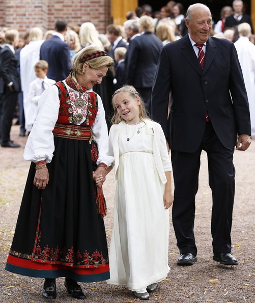 Queen Sonja, King Harald, Princess Mette Marit, Prince Haakon, Princess Ingrid Alexandra, Prince Sverre Magnus