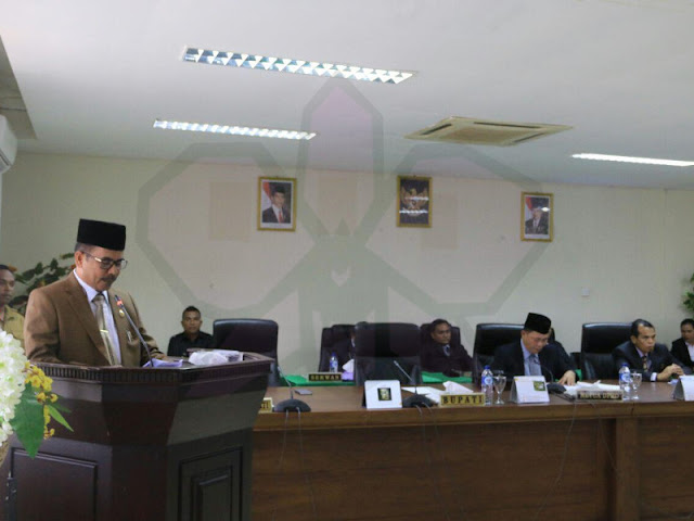 Agustinus Utuwaly Sampaikan Raperda MTB Tahun 2018 Agustinus Utuwaly Sampaikan Raperda MTB Tahun 2018