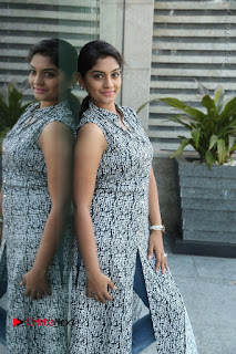 Telugu Television Actress Karuna Latest Pos In Denium Jeans  0010
