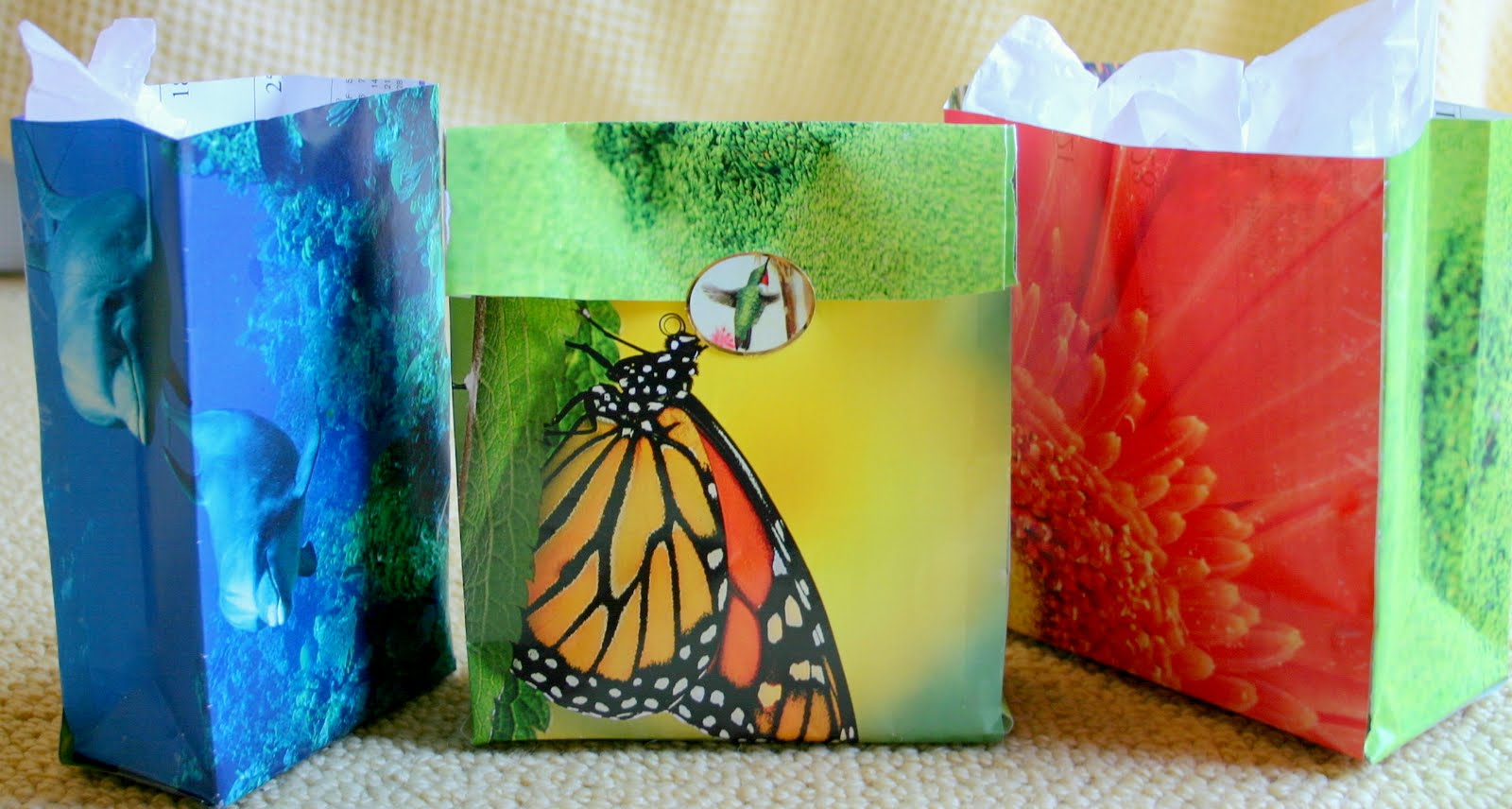 How to Make Recycled Gift Bags from Calendars