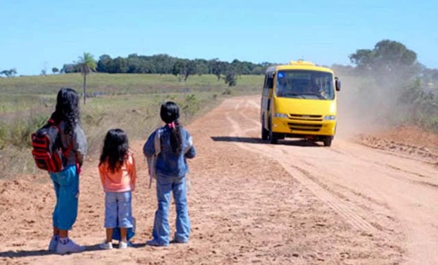 Chapada: Motoristas param as atividades e alunos da rede de ensino em Piritiba ficam sem transporte