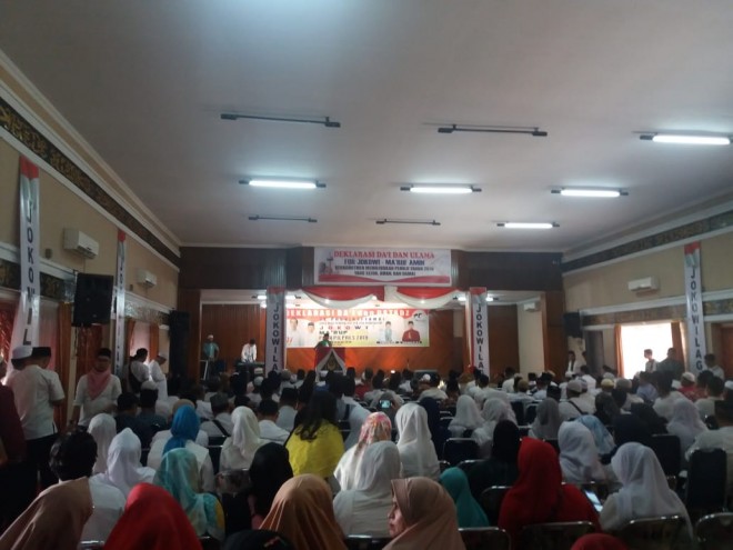 Ratusan Dai dan Ustadz di Jambi Deklarasikan Dukung ke Jokowi-Maruf Amin Ratusan Dai dan Ustadz di Jambi Deklarasikan Dukung ke Jokowi-Maruf Amin