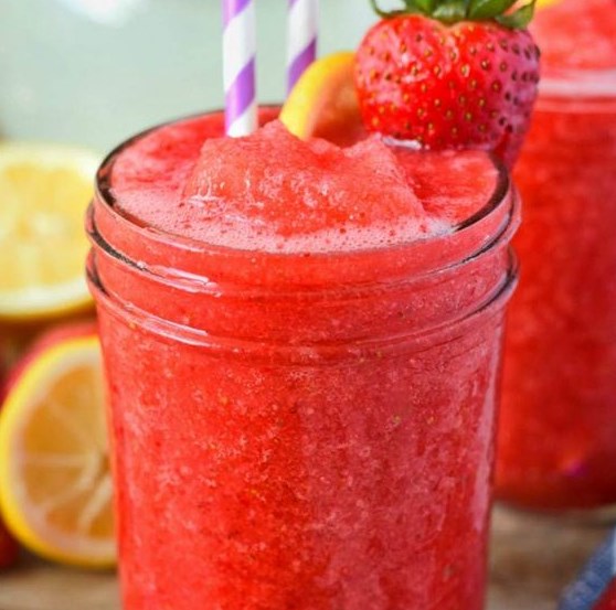 STRAWBERRY LEMONADE VODKA SLUSH #drink #appetizer STRAWBERRY LEMONADE VODKA SLUSH #drink #appetizer
