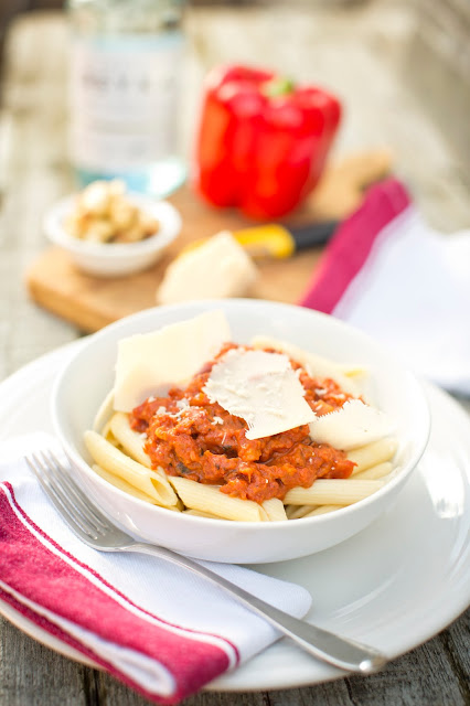 Roasted Red Pepper Penne Alla Vodka (+ what we're reading now)