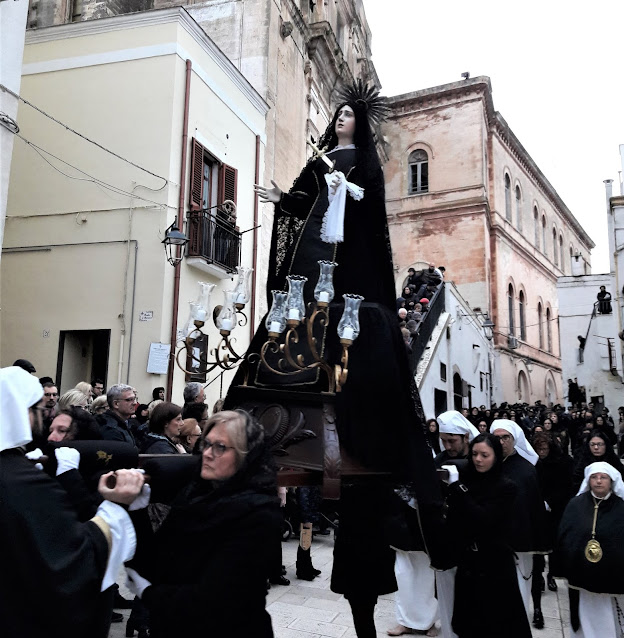 La processione dei Misteri a Castellaneta, la Vergine Addolorata