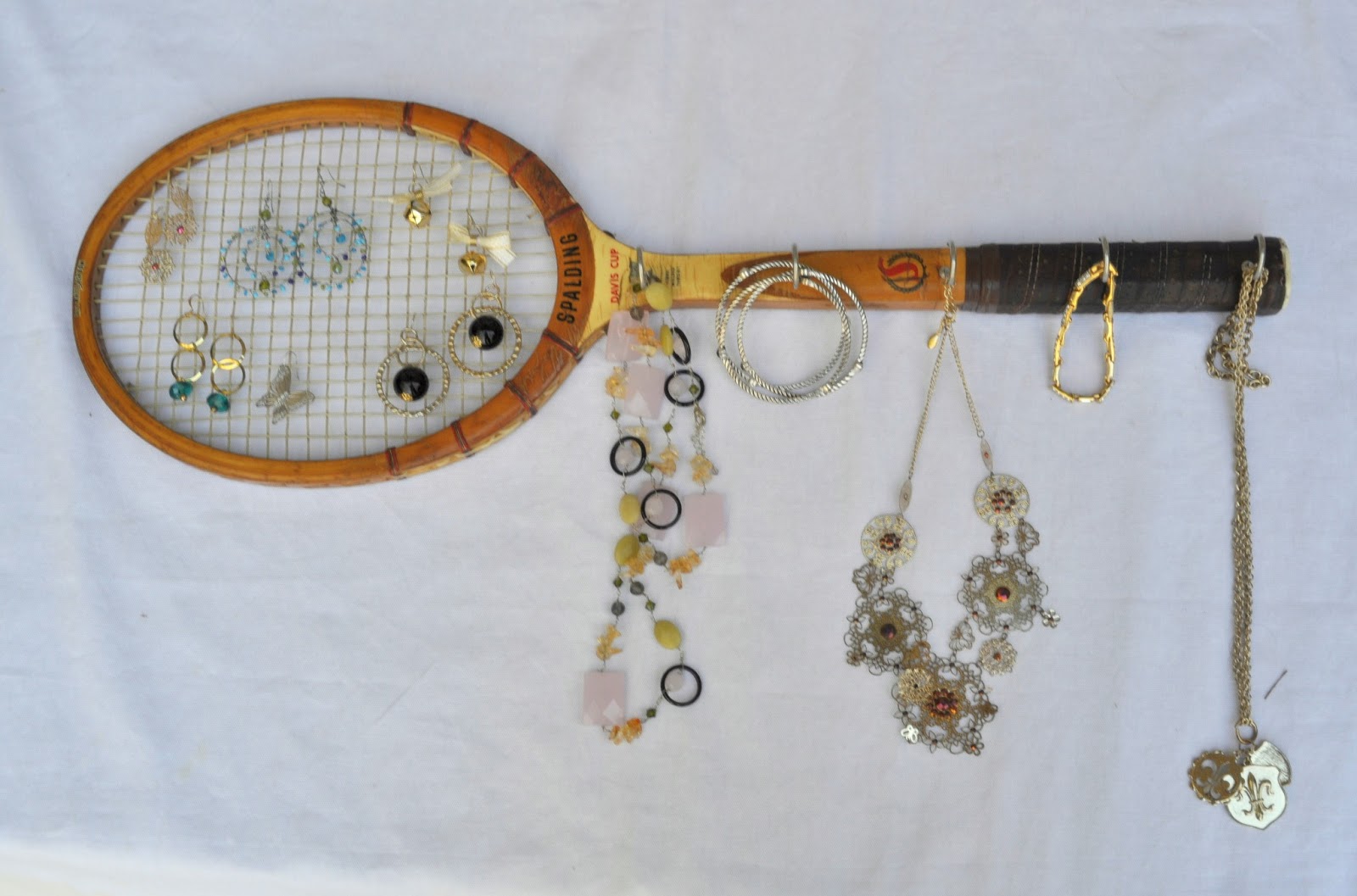 How to Recycle: Bring Back to Life an Old Tennis Rackets