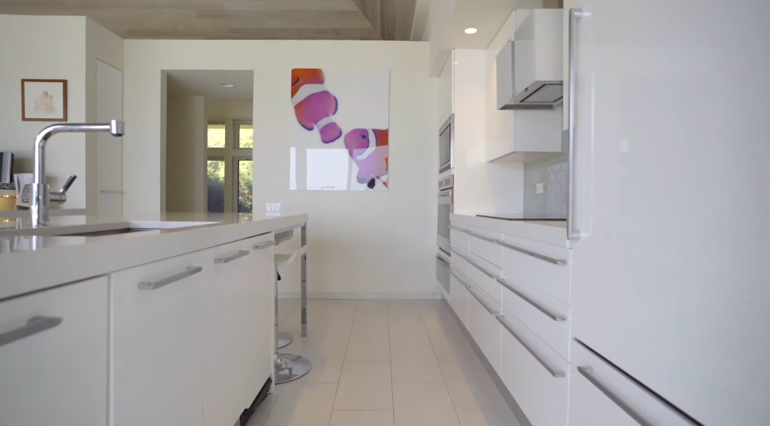 Tour 28 Hedges Banks Dr, East Hampton vs. 25 Interior Design Photos