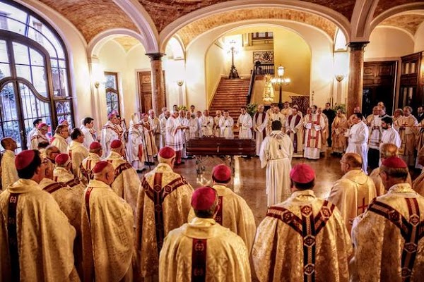 El Obispo de Jaén, en las exequias de Monseñor García Aracil en Valencia El Obispo de Jaén, en las exequias de Monseñor García Aracil en Valencia