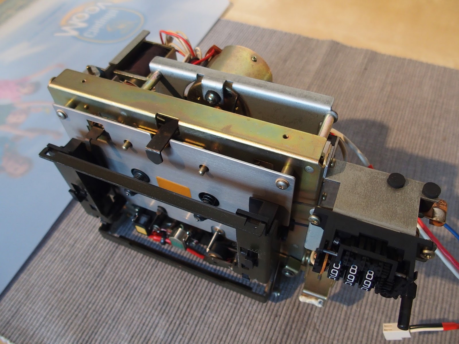 Audiochrome restoring a TEAC A550RX cassette deck (part 1 transport