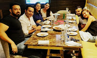 anushka sharma birthday, photo anushka sharma with husband virat kohli and other during breakfast time on dinner table