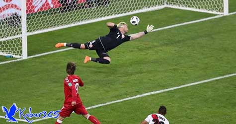 Kegemilangan Schmeichel Bawa Denmark Kalahkan Peru 1-0 Kegemilangan Schmeichel Bawa Denmark Kalahkan Peru 1-0