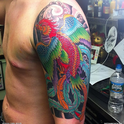 tatuaje de Ave Fenix En Mujer