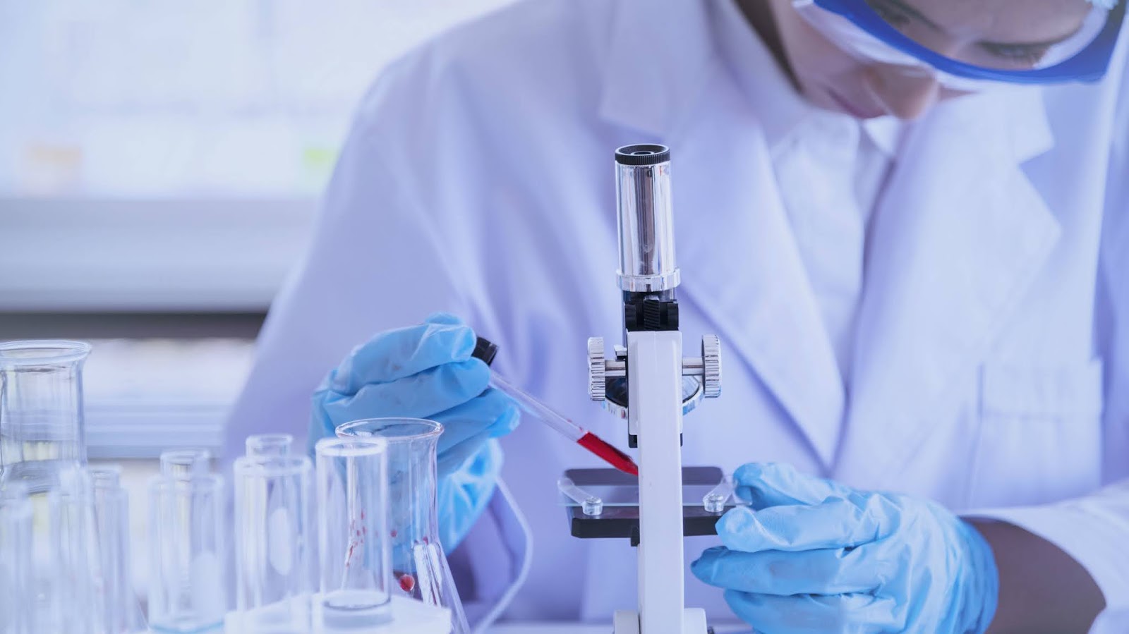 AstraZeneca interrumpe sus ensayos de la vacuna de Oxford por una reacción adversa de un voluntario Vacuna de coronavirus
