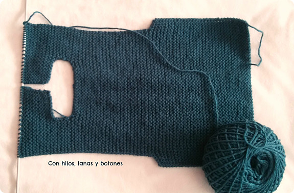 Con hilos, lanas y botones: DIY jersey con capucha para bebé paso a paso (patrón gratis)