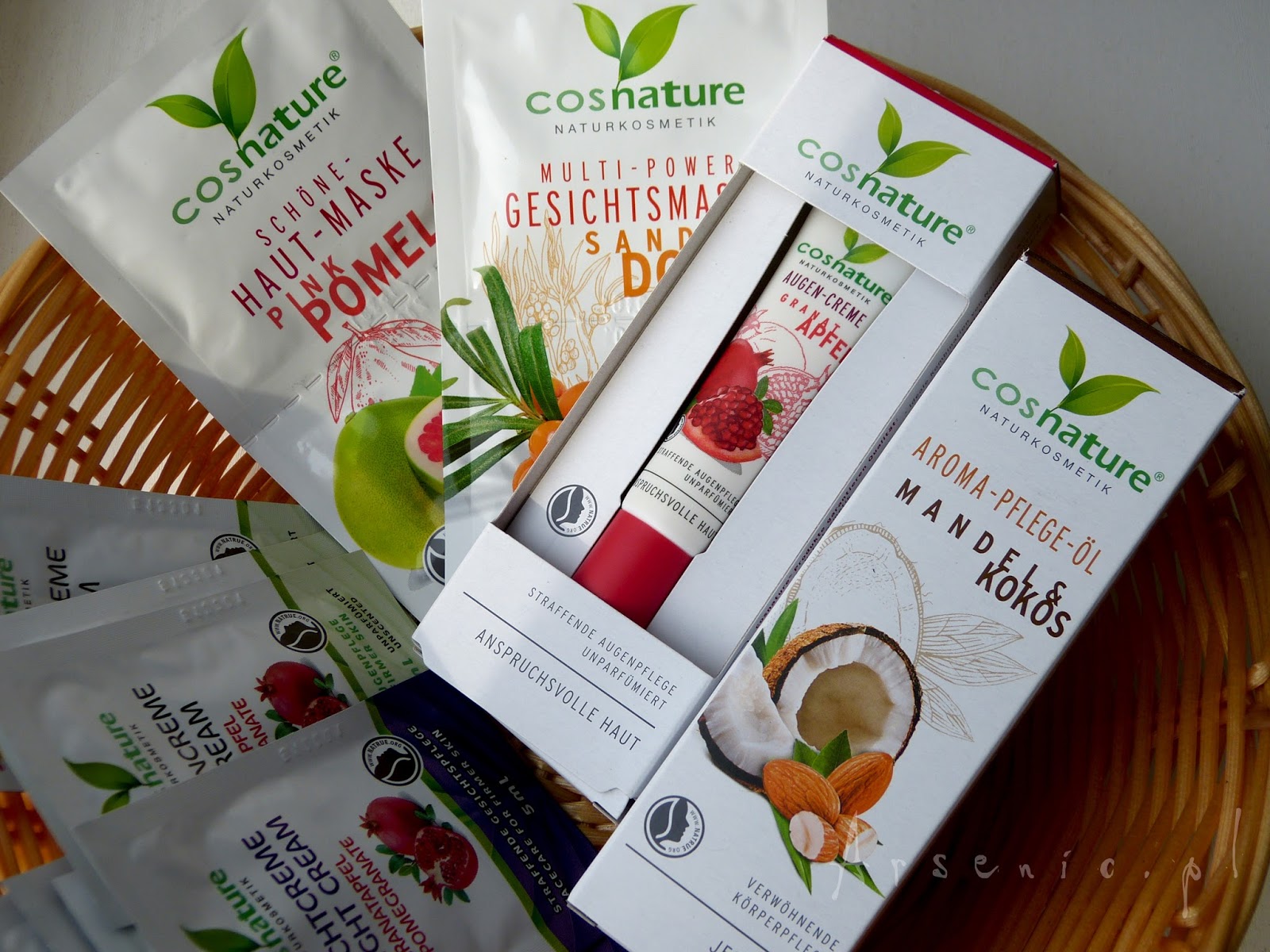 Krem pod oczy z olejem z pestek granatu Cosnature