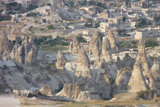 Alrededores de Üçhisar desde lo alto del castillo.