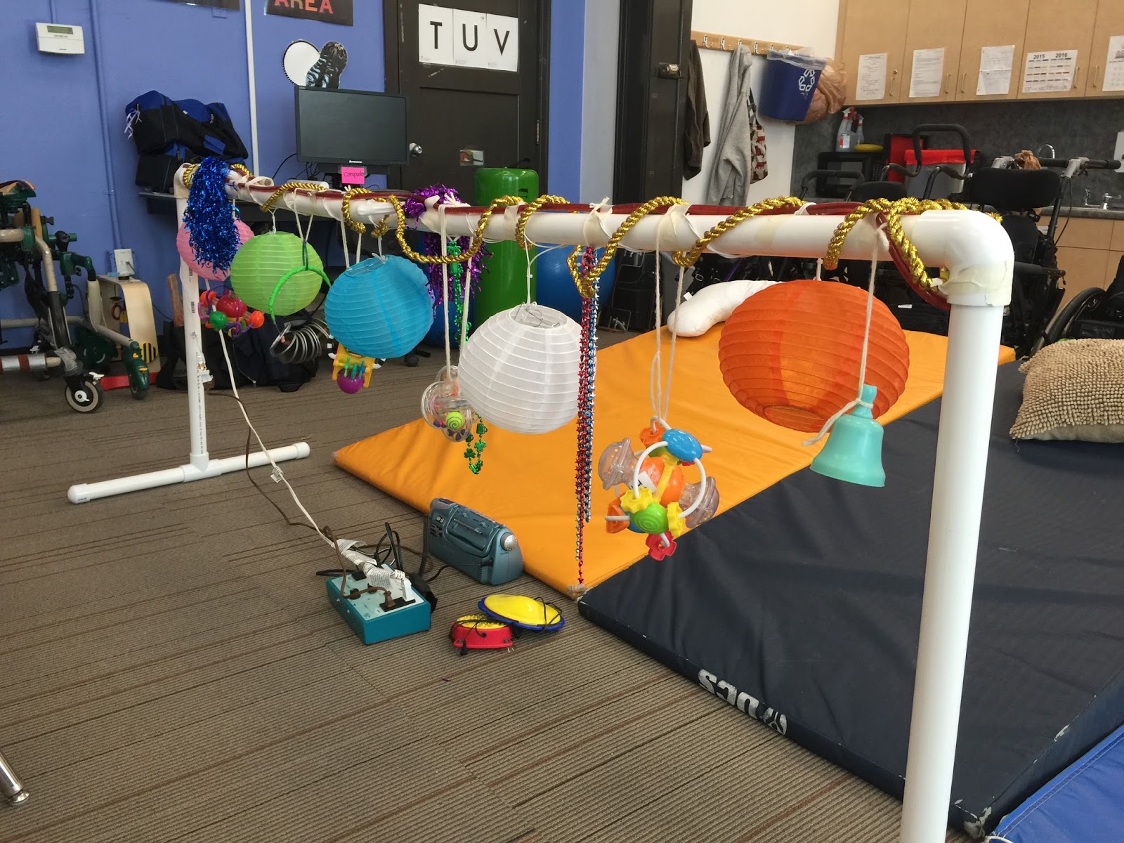 the independent little bee... DIY Sensory Bridge