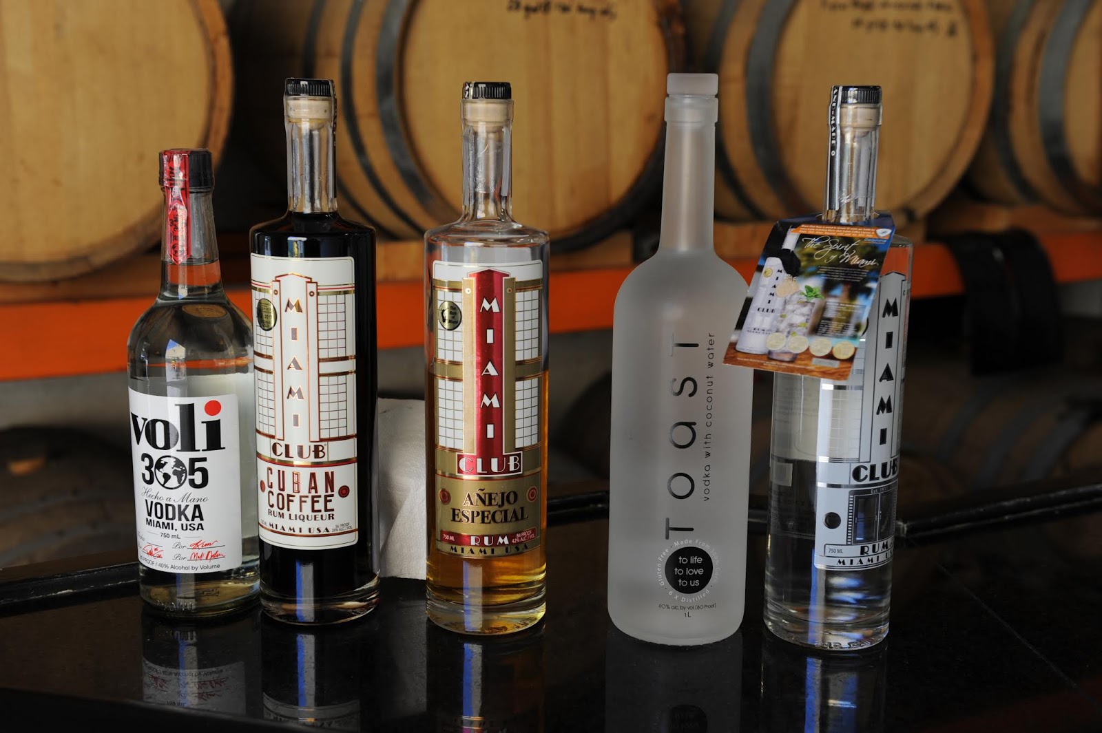 Miami. Miami Club Rum y Stonica El mirlo de papel