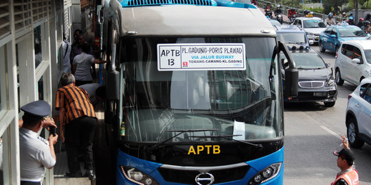 Kesal Dengan Udar, Ahok Bakal Stop Izin Trayek Bus APTB Kesal Dengan Udar, Ahok Bakal Stop Izin Trayek Bus APTB