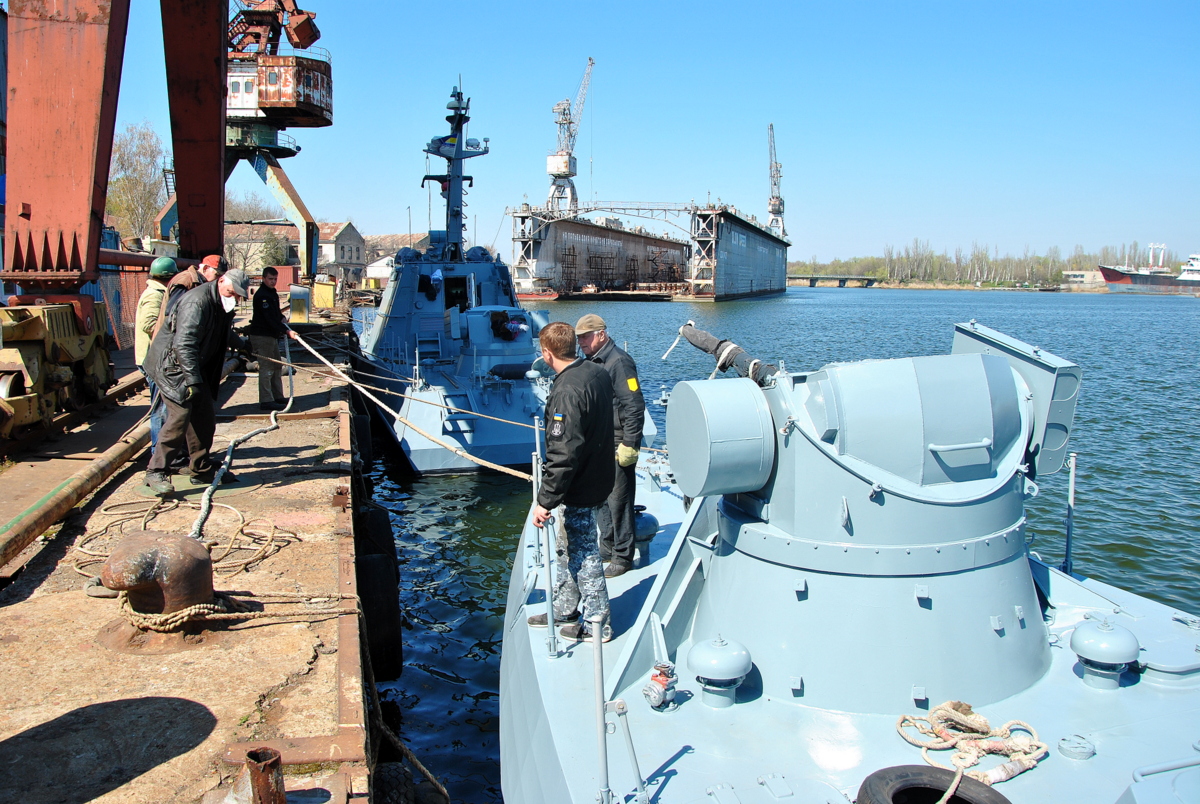 У Миколаєві спустили на воду два бронекатера ВМСУ