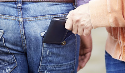 Five Essential Tips to Prevent Pickpocketing - Dorkari Info