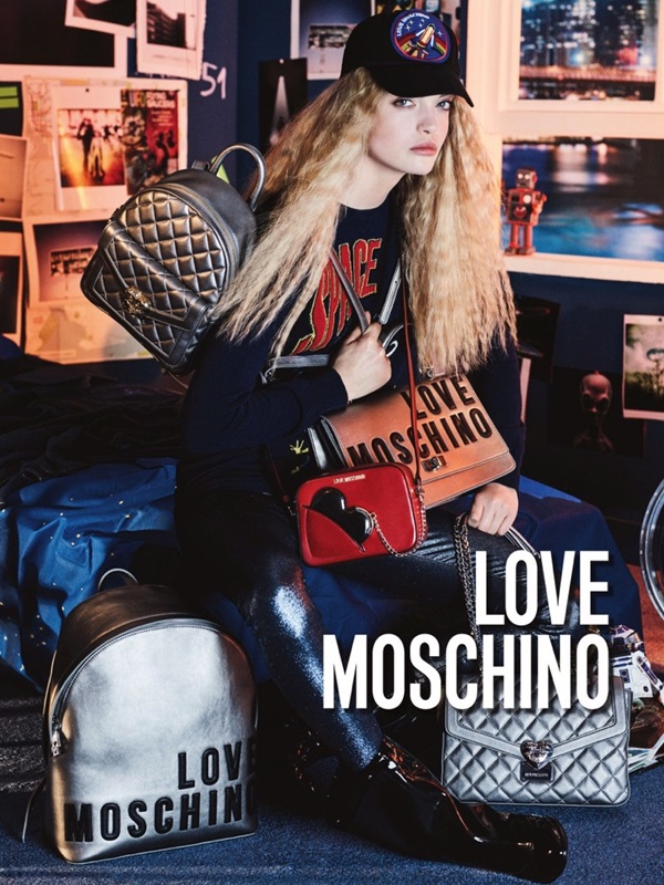 arco Cabecear Maligno ME PASO EL DIA COMPRANDO: Love Moschino, la marca que imita Chanel con un  punto divertido