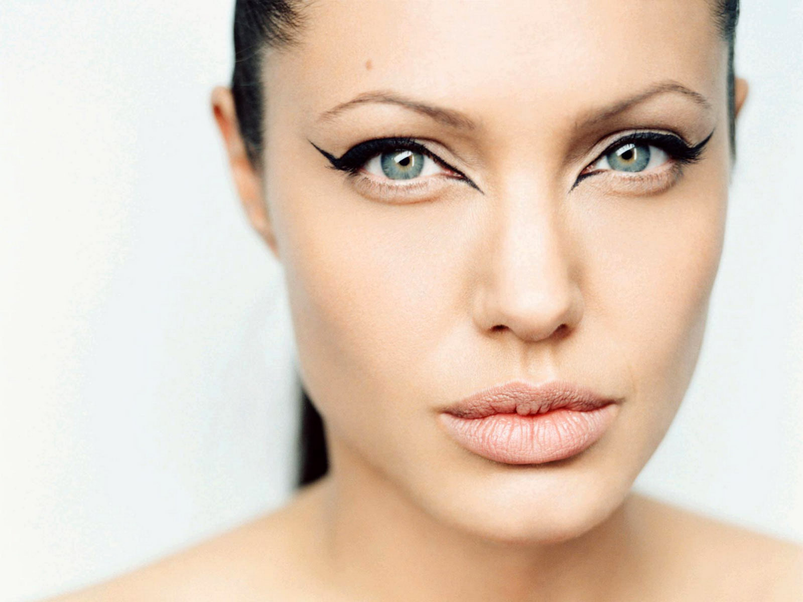 http://4.bp.blogspot.com/-84bjCobB4Oc/T3kXAJPzO9I/AAAAAAAAAG4/GGkJi9HQHCU/s1600/Angelina+Jolie+hot+high+resolution+Wallpapers+(15).jpg