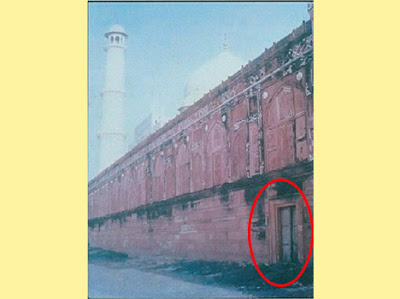 ताजमहल के पीछे व यमुना की ओर स्थित दरवाजा