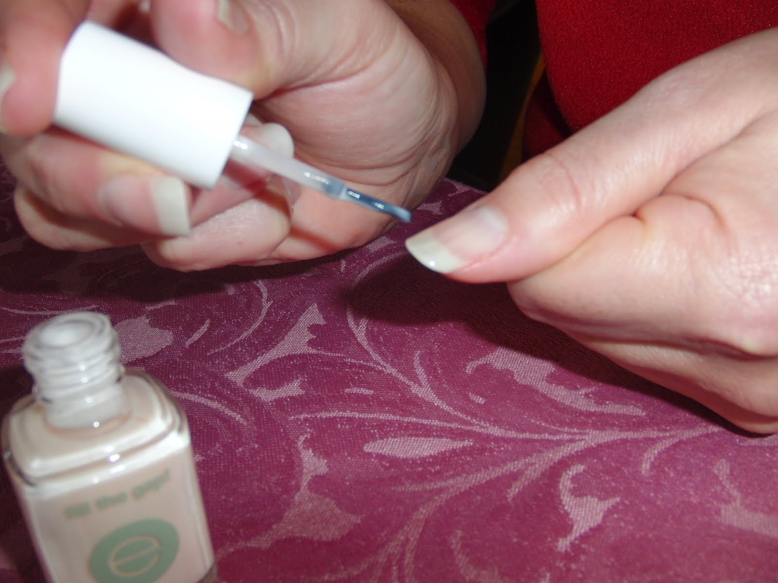 Beauty Blog by Lisa TIPS from head to toe! Do you protect your nails from yellowing with a