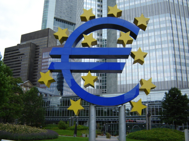 Κίνδυνος μετάδοσης της κρίσης στην Ευρωζώνη χωρίς συμφωνία, λέει η ΕΚΤ