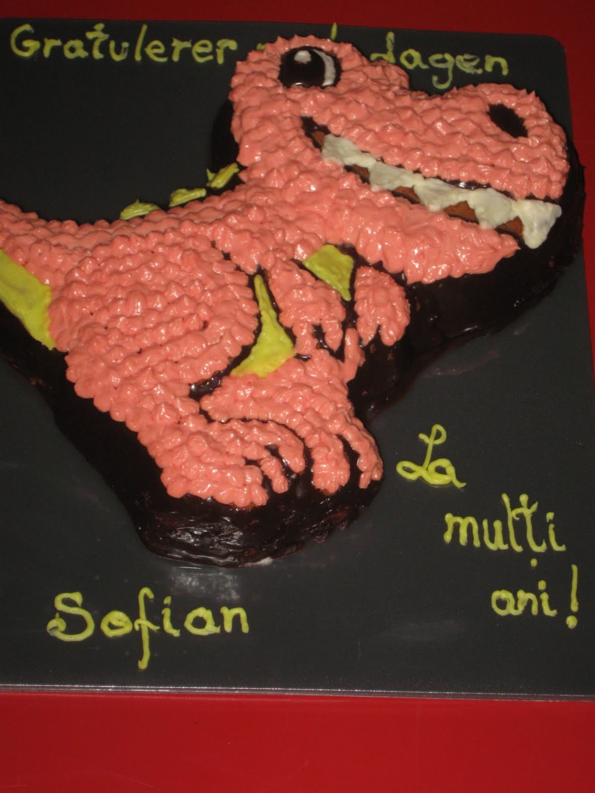 elenas cakes: T-rex CAKE