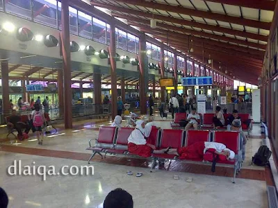 ruang tunggu terminal 2F Bandara Soekarno Hatta