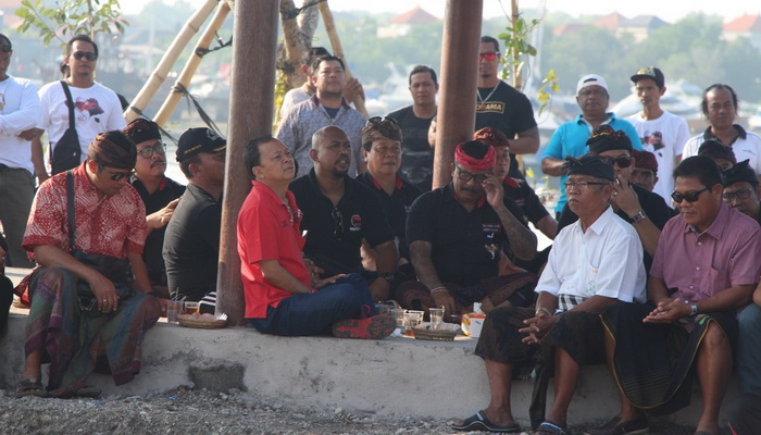 Begini Curhatan Nelayan Bali Saat Bertemu Cagub Koster