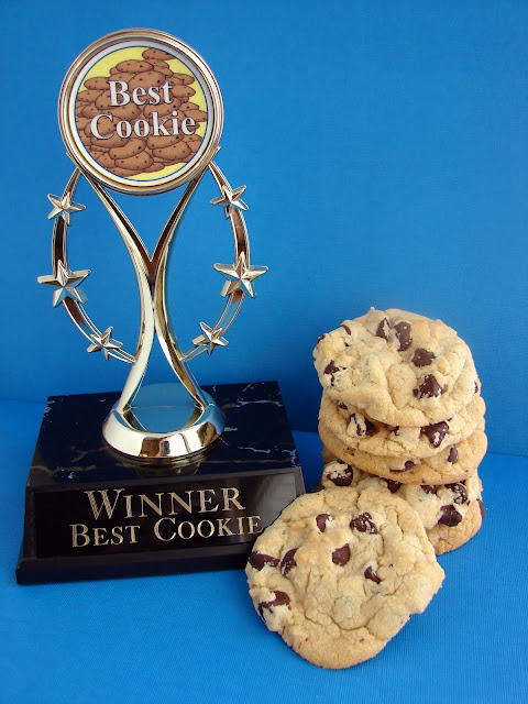 Award-Winning Chocolate Chip Cookies #recipe *soft and chewy* from @katrinaskitchen