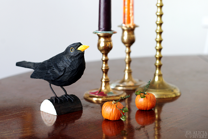 DIY miniature pumpkins for Halloween, by Alicia Sivertsson.