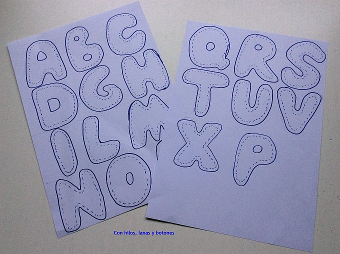 Con hilos, lanas y botones: Llaveros con iniciales