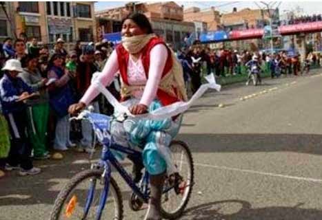 Alistan IV versión de la Carrera de Ciclismo para Cholitas en El Alto