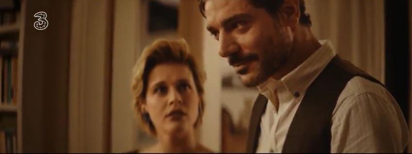 Modello e modella Tre pubblicità ti porta al cinema con Foto - Testimonial Spot Pubblicitario Tre 2017