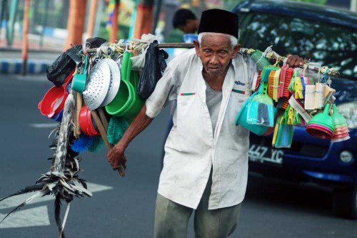 saat kita malas, ingatlah orang tua