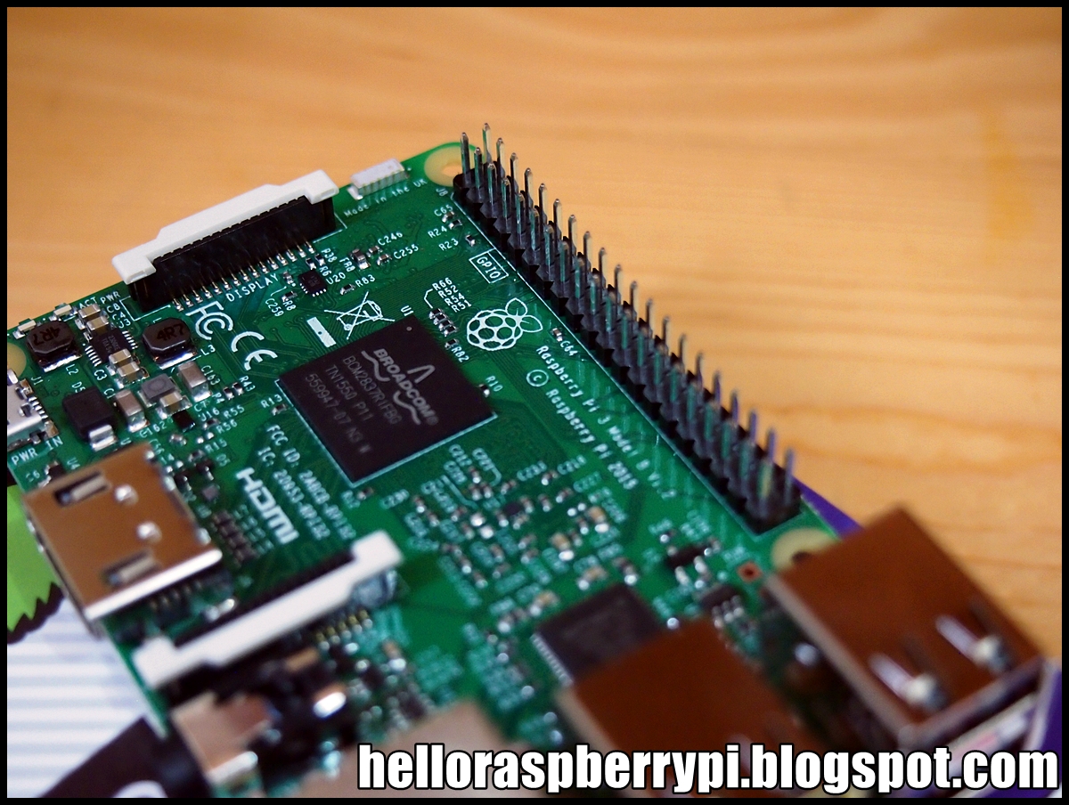 Raspberry Pi 3 open box and first boot Raspbian Jessie