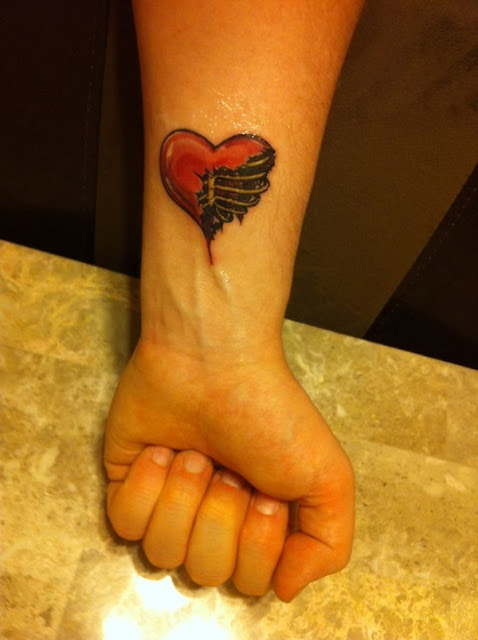 tatuagens femininas de coração tatuagens femininas de coração