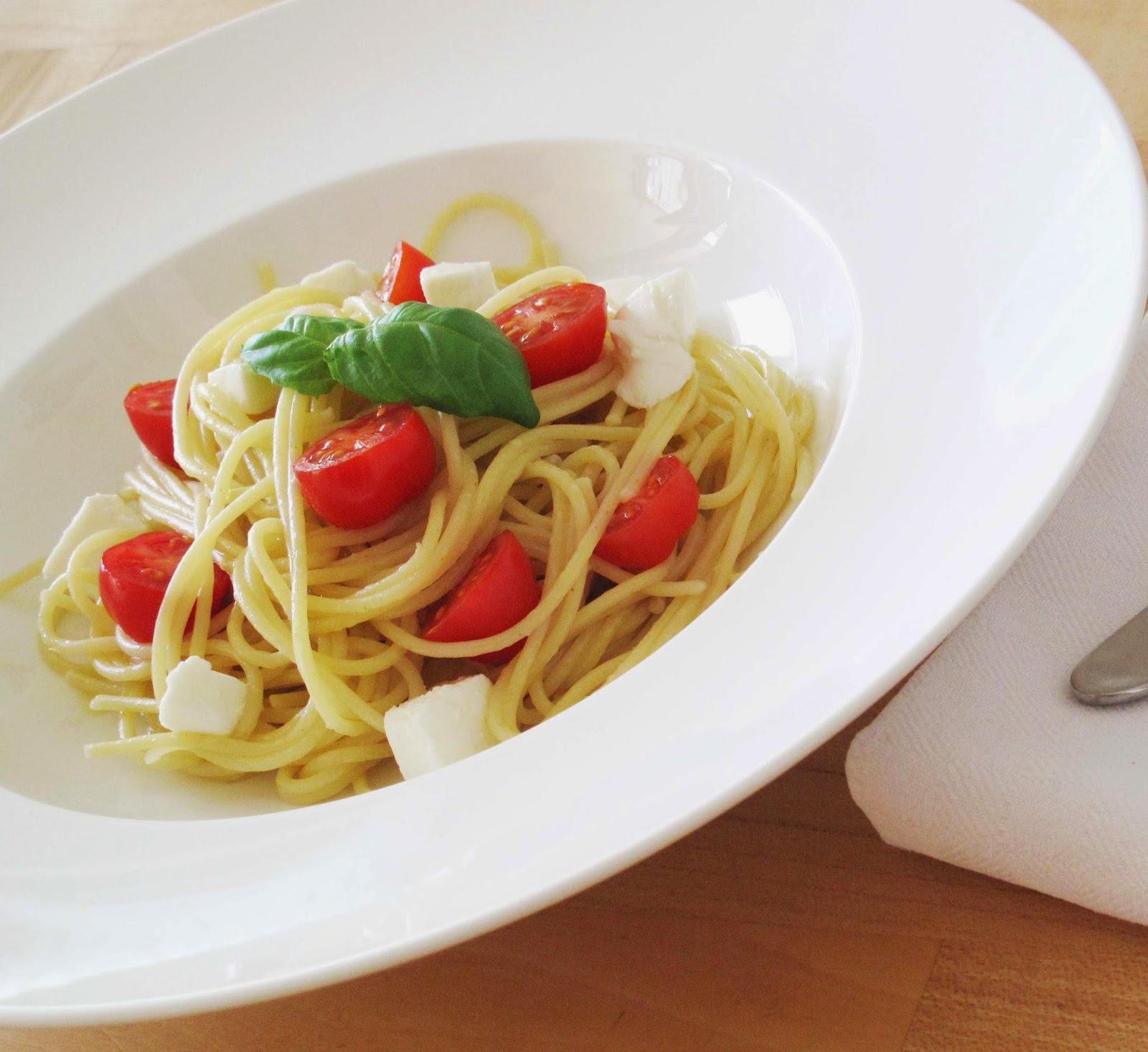 CUISINER BIEN : Spaghetti mit Tomate-Mozarella