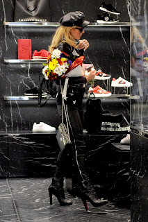 Paris Hilton Shopping at Philipp Plein Boutique in Milan Paris Hilton Shopping at Philipp Plein Boutique in Milan