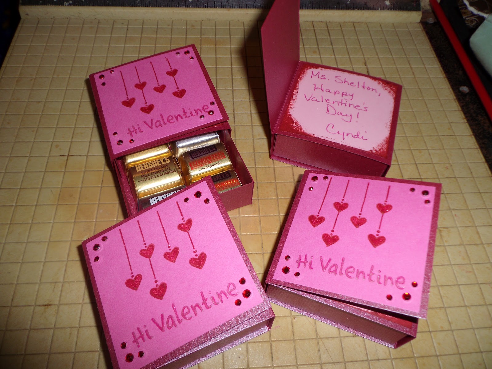 Cyndi the Cricut Fanatic: Valentine Card Box